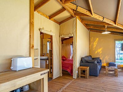 Cliquez pour découvrir toutes les photos de l'HÉBERGEMENT ! tente en toile et bois - Les Chamberts, & Lodges photo 3