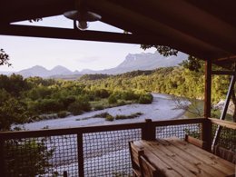 Camping Pas Cher vous présente avec son site Officiel campingpascher.fr, le Camping Les Chamberts, & Lodges classé 3 étoiles, situé sur la commune de Piegros La Clastre dans le département Drome (Rhône-alpes) en France. Le camping Les Chamberts, & Lodges vous propose un hébergement de type chalet de 35 m² pour 1 personne avec climatisation. L'établissement vous propose 14 autres types d'hébergements. Découvrez tous nos séjours à petits prix dans la commune et aux alentours de Piegros La Clastre du département : Drome (Rhône-alpes). Canoë-kayak, Centre équestre, Escalade, Randonnée, Bar, Restaurant,... En savoir plus : cliquez-ICI.