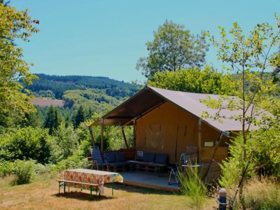 Cliquez pour découvrir toutes les photos de l'HÉBERGEMENT ! tente en toile et bois - La Chabanne photo 8