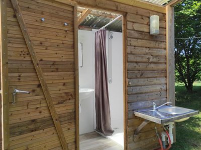 Cliquez pour découvrir toutes les photos de l'HÉBERGEMENT ! tente en toile et bois - La Chabanne photo 5