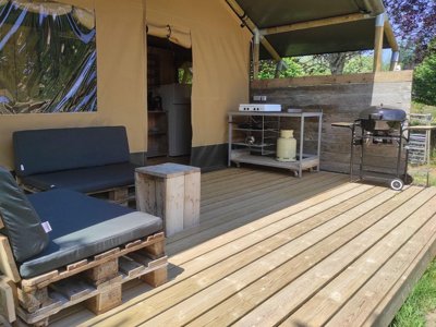 Cliquez pour découvrir toutes les photos de l'HÉBERGEMENT ! tente en toile et bois - La Chabanne photo 6