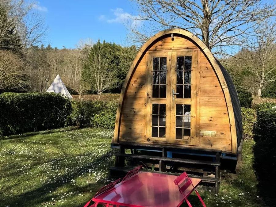 Camping Pas Cher vous présente avec son site Officiel campingpascher.fr, le Camping Maeva Escapades La Rivière Dorée classé 3 étoiles, situé sur la commune de Bagneaux Sur Loing dans le département Seine-et-marne (île De France) en France. Le camping Maeva Escapades La Rivière Dorée vous propose un hébergement de type hébergement insolite de 10 m². L'établissement vous propose 18 autres types d'hébergements. Découvrez tous nos séjours à petits prix dans la commune et aux alentours de Bagneaux Sur Loing du département : Seine-et-marne (île De France). Les Avis clients pour le Camping Maeva Escapades La Rivière Dorée sont excellents avec une note moyenne de 10 sur 10. Rivière, Aire de jeux enfants, Canoë-kayak, Cyclisme, Escalade, Ping-pong, Pétanque, Randonnée, Terrain de volley-ball, Food truck, Snack/Bar,... En savoir plus : cliquez-ICI.