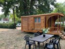 Camping Pas Cher vous présente avec son site Officiel campingpascher.fr, le Camping Maeva Escapades La Rivière Dorée classé 3 étoiles, situé sur la commune de Bagneaux Sur Loing dans le département Seine-et-marne (île De France) en France. Le camping Maeva Escapades La Rivière Dorée, vous présente un hébergement de type hébergement insolite de 14 m² pour 2 personnes. Le camping Maeva Escapades La Rivière Dorée vous propose du vendredi 28 août au vendredi 04 septembre 2026 pour 7 nuits à 548€. Cette location propose 168 dates différentes pour réserver votre séjour. Découvrez également les 20 autres gammes d'hébergements du camping. Les Avis clients pour le Camping Maeva Escapades La Rivière Dorée sont excellents avec une note moyenne de 10 sur 10. Rivière, Aire de jeux enfants, Canoë-kayak, Cyclisme, Escalade, Ping-pong, Pétanque, Randonnée, Terrain de volley-ball, Food truck, Snack/Bar,... En savoir plus : cliquez-ICI.