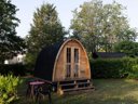 Camping Pas Cher vous présente avec son site Officiel campingpascher.fr, le Camping Maeva Escapades La Rivière Dorée classé 3 étoiles, situé sur la commune de Bagneaux Sur Loing dans le département Seine-et-marne (île De France) en France. Le camping Maeva Escapades La Rivière Dorée, vous présente un hébergement de type hébergement insolite de 10 m² pour 2 personnes. Le camping Maeva Escapades La Rivière Dorée vous propose du vendredi 28 août au vendredi 04 septembre 2026 pour 7 nuits à 536€. Cette location propose 168 dates différentes pour réserver votre séjour. Découvrez également les 20 autres gammes d'hébergements du camping. Les Avis clients pour le Camping Maeva Escapades La Rivière Dorée sont excellents avec une note moyenne de 10 sur 10. Rivière, Aire de jeux enfants, Canoë-kayak, Cyclisme, Escalade, Ping-pong, Pétanque, Randonnée, Terrain de volley-ball, Food truck, Snack/Bar,... En savoir plus : cliquez-ICI.