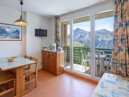 Camping Pas Cher vous présente avec son site Officiel campingpascher.fr, la Résidence Les Balcons Du Soleil - Vacancéole classé 2 étoiles, située sur la commune de Germ dans le département Hautes-pyrénées (Midi Pyrénées) en France. La résidence Les Balcons Du Soleil - Vacancéole, vous présente un hébergement de type studio de 23 m² pour 4 personnes et télévision. La résidence Les Balcons Du Soleil - Vacancéole vous proposeun séjour PAS CHER avec une REMISEdu sam. 20 décembre au sam. 27 décembre 2025, en promotion à -33% pour 7 nuits à 628 € au lieu de 945,78 € soit une Économie de 317,78 €. Cette location propose 69 dates différentes pour réserver votre séjour. Découvrez également les 6 autres gammes d'hébergements de la résidence. Les Avis clients pour la Résidence Les Balcons Du Soleil - Vacancéole sont excellents avec une note moyenne de 9 sur 10. Piscine chauffée, Piscine couverte,... En savoir plus : cliquez-ICI.