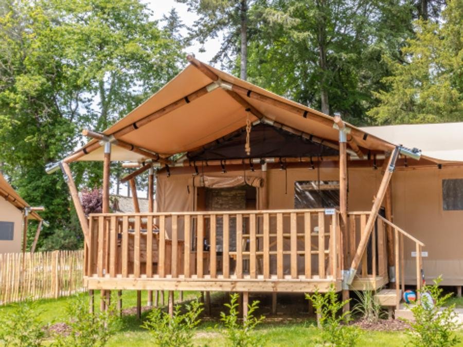 Camping Pas Cher vous présente avec son site Officiel campingpascher.fr, le Camping Sunêlia La Presqu'île classé 4 étoiles, situé sur la commune de Prunieres dans le département Hautes-alpes (Provence Alpes Côte D'azur) en France. Le camping Sunêlia La Presqu'île, vous présente un hébergement de type tente en toile et bois de 49 m² pour 2 personnes. Le camping Sunêlia La Presqu'île vous propose du vendredi 11 septembre au vendredi 18 septembre 2026, en promotion à -10% pour 7 nuits à 537,30 € au lieu de 597,0 € soit une Économie de 59,70 €. Cette location propose 39 dates différentes pour réserver votre séjour. Découvrez également les 17 autres gammes d'hébergements du camping. Les Avis clients pour le Camping Sunêlia La Presqu'île sont excellents avec une note moyenne de 8 sur 10. Lac, Piscine extérieure, Animations familiales, Club enfants, Aire de jeux enfants, Canoë-kayak, Location de bateaux, Paddle, Ping-pong, Pétanque, Sports nautiques, Terrain de beach-volley, Terrain multisports, Bar, Dépôt de pain, Plats à emporter, Restaurant, Snack/Bar,... En savoir plus : cliquez-ICI.
