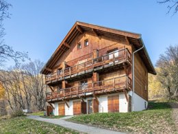 Camping Pas Cher vous présente avec son site Officiel campingpascher.fr, la Résidence Le Hameau De L'Alpage - Vacancéole, située sur la commune de Saint Sorlin D'arves dans le département Savoie (Rhône Alpes) en France. La résidence Le Hameau De L'Alpage - Vacancéole, vous présente un hébergement de type studio de 28 m² pour 4 personnes et télévision. La résidence Le Hameau De L'Alpage - Vacancéole vous propose du sam. 04 juillet au sam. 11 juillet 2026, en promotion à -25% pour 7 nuits à 260,25 € au lieu de 347,0 € soit une Économie de 86,75 €. Cette location propose 11 dates différentes pour réserver votre séjour. Découvrez également les 3 autres gammes d'hébergements de la résidence. Piscine chauffée, Piscine couverte, Trampoline, Bar, Restaurant, Snack/Bar,... En savoir plus : cliquez-ICI.