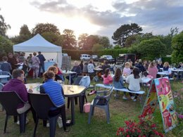 Camping Pas Cher vous présente avec son site Officiel campingpascher.fr, le Camping Les Genets D'Or classé 3 étoiles, situé sur la commune de Bannalec dans le département Finistère (Bretagne) en France. Le camping Les Genets D'Or, vous présente un hébergement de type mobil-home de 30 m² pour 5 personnes et télévision. Le camping Les Genets D'Or vous propose du sam. 04 avril au sam. 11 avril 2026 pour 7 nuits à 374.5€. Cette location propose 137 dates différentes pour réserver votre séjour. Découvrez également les 5 autres gammes d'hébergements du camping. Les Avis clients pour le Camping Les Genets D'Or sont excellents avec une note moyenne de 9 sur 10. Piscine chauffée, Piscine extérieure, Animations familiales, Aire de jeux enfants, Baby-foot, Ping-pong, Piscine, Pétanque, Skatepark, Terrain de basketball, Terrain multisports, Bar, Créperie, Dépôt de pain, Food truck, Pizzeria, Snack/Bar, Supermarché, Épicerie,... En savoir plus : cliquez-ICI.