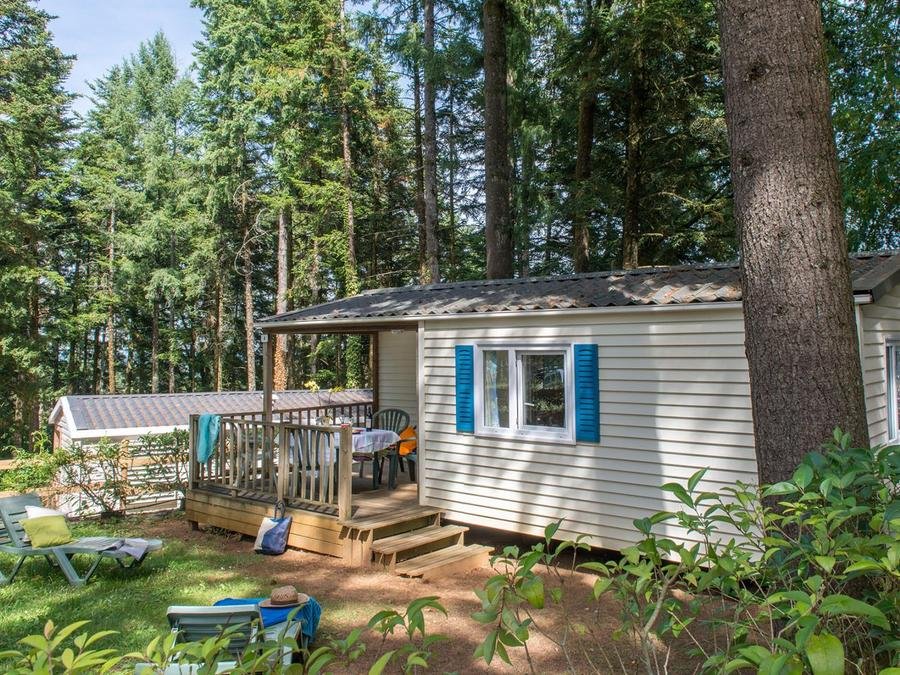Camping Pas Cher vous présente avec son site Officiel campingpascher.fr, le Camping Sunelia - Le Sequoia classé 4 étoiles, situé sur la commune de Payrac dans le département Lot (Midi Pyrénées) en France. Le camping Sunelia - Le Sequoia vous propose un hébergement de type mobil-home de 30 m² pour 3 personnes. Cet hébergement propose plus de 33 dates différentes pour réserver ! Pour dévouvrir la période la moins chère, consultez la rubrique 'Tarifs' et sélectionnez votre mois de départ. L'établissement vous propose 14 autres types d'hébergements. Découvrez tous nos séjours à petits prix dans la commune et aux alentours de Payrac du département : Lot (Midi Pyrénées). Les Avis clients pour le Camping Sunelia - Le Sequoia sont de 7 sur 10. Lagon, Piscine couverte, Piscine extérieure, Animations familiales, Club enfants, Aire de jeux enfants, Baby-foot, Canoë-kayak, Cyclisme, Escalade, Ping-pong, Piscine, Pétanque, Randonnée, Structure gonflable enfants, Terrain multisports, Bar, Boulangerie, Bureau de tabac, Plats à emporter, Restaurant, Station-service, Supermarché, Épicerie,... En savoir plus : cliquez-ICI.