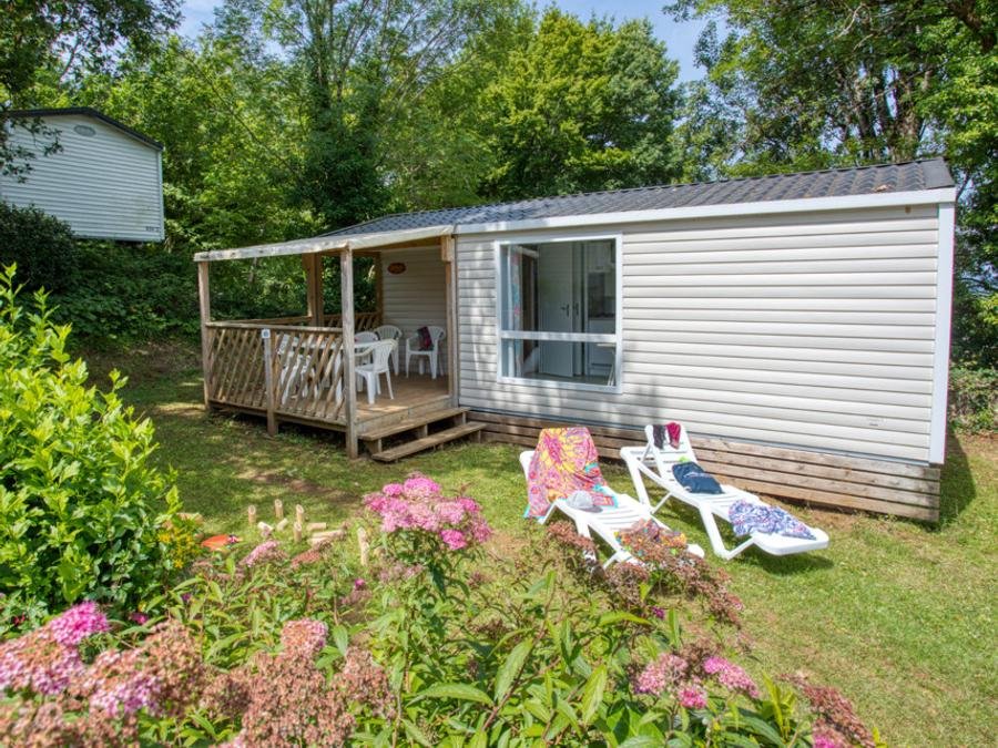 Camping Pas Cher vous présente avec son site Officiel campingpascher.fr, le Camping Sunelia - Le Sequoia classé 4 étoiles, situé sur la commune de Payrac dans le département Lot (Midi Pyrénées) en France. Le camping Sunelia - Le Sequoia vous propose un hébergement de type mobil-home de 32 m² pour 5 personnes (télévision). Cet hébergement propose plus de 27 dates différentes pour réserver ! Pour dévouvrir la période la moins chère, consultez la rubrique 'Tarifs' et sélectionnez votre mois de départ. L'établissement vous propose 14 autres types d'hébergements. Découvrez tous nos séjours à petits prix dans la commune et aux alentours de Payrac du département : Lot (Midi Pyrénées). Les Avis clients pour le Camping Sunelia - Le Sequoia sont de 7 sur 10. Lagon, Piscine couverte, Piscine extérieure, Animations familiales, Club enfants, Aire de jeux enfants, Baby-foot, Canoë-kayak, Cyclisme, Escalade, Ping-pong, Piscine, Pétanque, Randonnée, Structure gonflable enfants, Terrain multisports, Bar, Boulangerie, Bureau de tabac, Plats à emporter, Restaurant, Station-service, Supermarché, Épicerie,... En savoir plus : cliquez-ICI.