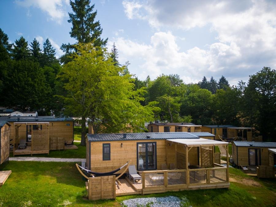 Camping Pas Cher vous présente avec son site Officiel campingpascher.fr, le Camping Sunelia - Le Sequoia classé 4 étoiles, situé sur la commune de Payrac dans le département Lot (Midi Pyrénées) en France. Le camping Sunelia - Le Sequoia vous propose un hébergement de type mobil-home de 32 m² pour 6 personnes. Cet hébergement propose plus de 42 dates différentes pour réserver ! Pour dévouvrir la période la moins chère, consultez la rubrique 'Tarifs' et sélectionnez votre mois de départ. L'établissement vous propose 14 autres types d'hébergements. Découvrez tous nos séjours à petits prix dans la commune et aux alentours de Payrac du département : Lot (Midi Pyrénées). Les Avis clients pour le Camping Sunelia - Le Sequoia sont de 7 sur 10. Lagon, Piscine couverte, Piscine extérieure, Animations familiales, Club enfants, Aire de jeux enfants, Baby-foot, Canoë-kayak, Cyclisme, Escalade, Ping-pong, Piscine, Pétanque, Randonnée, Structure gonflable enfants, Terrain multisports, Bar, Boulangerie, Bureau de tabac, Plats à emporter, Restaurant, Station-service, Supermarché, Épicerie,... En savoir plus : cliquez-ICI.