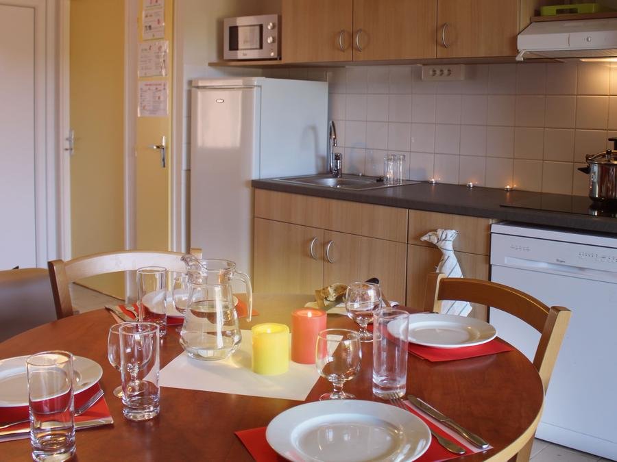 Camping Pas Cher vous présente avec son site Officiel campingpascher.fr, le Camping VVF Villages - Le Domaine Du Poitou - La Buissière classé 3 étoiles, situé sur la commune de La Bussiere dans le département Vienne (Poitou Charentes) en France. Le camping VVF Villages - Le Domaine Du Poitou - La Buissière, vous présente un hébergement de type maison de campagne de 37 m² pour 1 personne. Le camping VVF Villages - Le Domaine Du Poitou - La Buissière vous propose du dimanche 11 octobre au dimanche 18 octobre 2026 pour 7 nuits à 508€. Cette location propose 89 dates différentes pour réserver votre séjour. Découvrez également les 5 autres gammes d'hébergements du camping. Les Avis clients pour le Camping VVF Villages - Le Domaine Du Poitou - La Buissière sont excellents avec une note moyenne de 9 sur 10. Piscine chauffée, Piscine couverte, Animations familiales, Club ados, Club enfants, Aire de jeux enfants, Baby-foot, Pétanque, Structure gonflable enfants, Terrain multisports, Bar, Plats à emporter, Restaurant,... En savoir plus : cliquez-ICI.