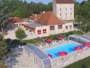 Camping Pas Cher vous présente avec son site Officiel campingpascher.fr, le Camping VVF Villages - Le Domaine Du Poitou - La Buissière classé 3 étoiles, situé sur la commune de La Bussiere dans le département Vienne (Poitou Charentes) en France. Le camping VVF Villages - Le Domaine Du Poitou - La Buissière, vous présente un hébergement de type chalet de 30 m². Le camping VVF Villages - Le Domaine Du Poitou - La Buissière vous propose du sam. 26 septembre au sam. 03 octobre 2026 pour 7 nuits à 448€. Cette location propose 91 dates différentes pour réserver votre séjour. Découvrez également les 5 autres gammes d'hébergements du camping. Les Avis clients pour le Camping VVF Villages - Le Domaine Du Poitou - La Buissière sont excellents avec une note moyenne de 9 sur 10. Piscine chauffée, Piscine couverte, Animations familiales, Club ados, Club enfants, Aire de jeux enfants, Baby-foot, Pétanque, Structure gonflable enfants, Terrain multisports, Bar, Plats à emporter, Restaurant,... En savoir plus : cliquez-ICI.