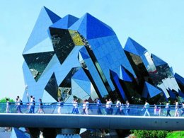 Camping Pas Cher vous présente avec son site Officiel campingpascher.fr, le Camping VVF Villages - Le Domaine Du Poitou - La Buissière classé 3 étoiles, situé sur la commune de La Bussiere dans le département Vienne (Poitou Charentes) en France. Le camping VVF Villages - Le Domaine Du Poitou - La Buissière, vous présente un hébergement de type maison de campagne de 37 m² pour 1 personne. Le camping VVF Villages - Le Domaine Du Poitou - La Buissière vous propose du sam. 03 octobre au sam. 10 octobre 2026, en promotion à -15% pour 7 nuits à 422,45 € au lieu de 497,0 € soit une Économie de 74,55 €. Cette location propose 117 dates différentes pour réserver votre séjour. Découvrez également les 5 autres gammes d'hébergements du camping. Les Avis clients pour le Camping VVF Villages - Le Domaine Du Poitou - La Buissière sont excellents avec une note moyenne de 9 sur 10. Piscine chauffée, Piscine couverte, Animations familiales, Club ados, Club enfants, Aire de jeux enfants, Baby-foot, Pétanque, Structure gonflable enfants, Terrain multisports, Bar, Plats à emporter, Restaurant,... En savoir plus : cliquez-ICI.