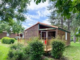 Camping Pas Cher vous présente avec son site Officiel campingpascher.fr, le Camping VVF Villages - Le Domaine Du Poitou - La Buissière classé 3 étoiles, situé sur la commune de La Bussiere dans le département Vienne (Poitou Charentes) en France. Le camping VVF Villages - Le Domaine Du Poitou - La Buissière, vous présente un hébergement de type maison de campagne de 40 m² pour 2 personnes. Le camping VVF Villages - Le Domaine Du Poitou - La Buissière vous propose du sam. 03 octobre au sam. 10 octobre 2026, en promotion à -15% pour 7 nuits à 303,45 € au lieu de 357,0 € soit une Économie de 53,55 €. Cette location propose 128 dates différentes pour réserver votre séjour. Découvrez également les 5 autres gammes d'hébergements du camping. Les Avis clients pour le Camping VVF Villages - Le Domaine Du Poitou - La Buissière sont excellents avec une note moyenne de 9 sur 10. Piscine chauffée, Piscine couverte, Animations familiales, Club ados, Club enfants, Aire de jeux enfants, Baby-foot, Pétanque, Structure gonflable enfants, Terrain multisports, Bar, Plats à emporter, Restaurant,... En savoir plus : cliquez-ICI.