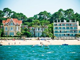 Camping Pas Cher vous présente avec son site Officiel campingpascher.fr, le Établissement Vacances La Ville D'Eté, situé sur la commune de Arcachon dans le département Gironde (Aquitaine) en France. L'établissement Vacances La Ville D'Eté vous propose un hébergement de type appartement. L'établissement vous propose 3 autres types d'hébergements. Découvrez tous nos séjours à petits prix dans la commune et aux alentours de Arcachon du département : Gironde (Aquitaine).... En savoir plus : cliquez-ICI.
