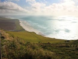 Camping Pas Cher vous présente avec son site Officiel campingpascher.fr, le Village vacances VVF Villages - Côte D'Opale - Sangatte classé 3 étoiles, situé sur la commune de Bleriot Plage dans le département Pas-de-calais (Nord Pas De Calais) en France. Le village vacances VVF Villages - Côte D'Opale - Sangatte, vous présente un hébergement de type maison de campagne de 48 m² et télévision. Le village vacances VVF Villages - Côte D'Opale - Sangatte vous propose du vendredi 26 mars au vendredi 02 avril 2027, en promotion à -10% pour 7 nuits à 617,40 € au lieu de 686,0 € soit une Économie de 68,60 €. Cette location propose 35 dates différentes pour réserver votre séjour. Découvrez également les 2 autres gammes d'hébergements du village vacances. Les Avis clients pour le Village vacances VVF Villages - Côte D'Opale - Sangatte sont excellents avec une note moyenne de 9 sur 10. Mer, Piscine chauffée, Piscine couverte, Animations familiales, Club ados, Club enfants, Aire de jeux enfants, Baby-foot, Ping-pong, Pétanque, Skatepark, Terrain multisports, Bar, Restaurant, Supermarché,... En savoir plus : cliquez-ICI.