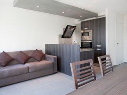 Camping Pas Cher vous présente avec son site Officiel campingpascher.fr, le Village vacances VVF Villages Larmor Baden, situé sur la commune de Larmor Baden dans le département Morbihan (Bretagne) en France. Le village vacances VVF Villages Larmor Baden vous propose un hébergement de type appartement (télévision). L'établissement vous propose 5 autres types d'hébergements. Découvrez tous nos séjours à petits prix dans la commune et aux alentours de Larmor Baden du département : Morbihan (Bretagne). Les Avis clients pour le Village vacances VVF Villages Larmor Baden sont excellents avec une note moyenne de 9 sur 10. Mer, Piscine chauffée, Piscine couverte, Centre équestre, Ping-pong, Pétanque, Dépôt de pain,... En savoir plus : cliquez-ICI.