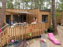 Camping Pas Cher vous présente avec son site Officiel campingpascher.fr, le Village vacances VVF Villages - Le Cap Ferret - Lège-Cap-Ferret classé 4 étoiles, situé sur la commune de Lège Cap Ferret dans le département Gironde (Aquitaine) en France. Le village vacances VVF Villages - Le Cap Ferret - Lège-Cap-Ferret, vous présente un hébergement de type mobil-home de 54 m². Le village vacances VVF Villages - Le Cap Ferret - Lège-Cap-Ferret vous propose du sam. 26 septembre au sam. 03 octobre 2026, en promotion à -15% pour 7 nuits à 886,55 € au lieu de 1043,0 € soit une Économie de 156,45 €. Cette location propose 157 dates différentes pour réserver votre séjour. Découvrez également les 5 autres gammes d'hébergements du village vacances. Les Avis clients pour le Village vacances VVF Villages - Le Cap Ferret - Lège-Cap-Ferret sont de 7 sur 10. Mer, Piscine chauffée, Piscine extérieure, Club ados, Club enfants, Aire de jeux enfants, Baby-foot, Golf, Ping-pong, Piscine, Pétanque, Structure gonflable enfants, Terrain de badminton, Terrain de basketball, Terrain de beach-volley, Bar, Plats à emporter, Restaurant,... En savoir plus : cliquez-ICI.