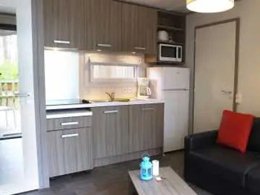 Camping Pas Cher vous présente avec son site Officiel campingpascher.fr, le Village vacances VVF Villages - Le Cap Ferret - Lège-Cap-Ferret classé 4 étoiles, situé sur la commune de Lège Cap Ferret dans le département Gironde (Aquitaine) en France. Le village vacances VVF Villages - Le Cap Ferret - Lège-Cap-Ferret, vous présente un hébergement de type appartement de 35 m² pour 2 personnes et télévision. Le village vacances VVF Villages - Le Cap Ferret - Lège-Cap-Ferret vous propose du sam. 26 septembre au sam. 03 octobre 2026, en promotion à -14% pour 7 nuits à 672,35 € au lieu de 791,0 € soit une Économie de 118,65 €. Cette location propose 169 dates différentes pour réserver votre séjour. Découvrez également les 5 autres gammes d'hébergements du village vacances. Les Avis clients pour le Village vacances VVF Villages - Le Cap Ferret - Lège-Cap-Ferret sont de 7 sur 10. Mer, Piscine chauffée, Piscine extérieure, Club ados, Club enfants, Aire de jeux enfants, Baby-foot, Golf, Ping-pong, Piscine, Pétanque, Structure gonflable enfants, Terrain de badminton, Terrain de basketball, Terrain de beach-volley, Bar, Plats à emporter, Restaurant,... En savoir plus : cliquez-ICI.