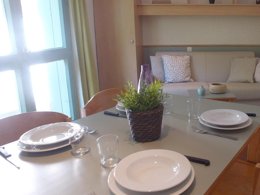 Camping Pas Cher vous présente avec son site Officiel campingpascher.fr, le Village vacances VVF Villages - Les Bastides En Aveyron - Najac classé 3 étoiles, situé sur la commune de Najac dans le département Aveyron (Midi Pyrénées) en France. Le village vacances VVF Villages - Les Bastides En Aveyron - Najac, vous présente un hébergement de type appartement de 27 m² pour 2 personnes et télévision. Le village vacances VVF Villages - Les Bastides En Aveyron - Najac vous propose du sam. 26 septembre au sam. 03 octobre 2026, en promotion à -14% pour 7 nuits à 380,80 € au lieu de 448,0 € soit une Économie de 67,20 €. Cette location propose 153 dates différentes pour réserver votre séjour. Découvrez également les 4 autres gammes d'hébergements du village vacances. Les Avis clients pour le Village vacances VVF Villages - Les Bastides En Aveyron - Najac sont excellents avec une note moyenne de 9 sur 10. Piscine extérieure, Animation enfants, Club ados, Club enfants, Aire de jeux enfants, Baby-foot, Canoë-kayak, Court de tennis, Cyclisme, Escalade, Ping-pong, Piscine, Pétanque, Randonnée, Structure gonflable enfants, Terrain de football, Terrain de volley-ball, Bar, Plats à emporter, Restaurant,... En savoir plus : cliquez-ICI.