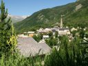 Camping Pas Cher vous présente avec son site Officiel campingpascher.fr, le Village vacances VVF Villages - Les Alpes Du Sud - Saint-Léger-les-Mélèzes classé 3 étoiles, situé sur la commune de Saint Leger Les Melezes dans le département Hautes-alpes (Provence Alpes Côte D'azur) en France. Le village vacances VVF Villages - Les Alpes Du Sud - Saint-Léger-les-Mélèzes, vous présente un hébergement de type appartement de 35 m² pour 7 personnes. Le village vacances VVF Villages - Les Alpes Du Sud - Saint-Léger-les-Mélèzes vous propose du mercredi 08 juillet au mercredi 15 juillet 2026, en promotion à -10% pour 7 nuits à 802,80 € au lieu de 892,0 € soit une Économie de 89,20 €. Cette location propose 17 dates différentes pour réserver votre séjour. Découvrez également les 6 autres gammes d'hébergements du village vacances. Les Avis clients pour le Village vacances VVF Villages - Les Alpes Du Sud - Saint-Léger-les-Mélèzes sont excellents avec une note moyenne de 10 sur 10. Piscine chauffée, Piscine couverte, Club enfants, Aire de jeux enfants, Baby-foot, Centre équestre, Ping-pong, Piscine, Pétanque, Structure gonflable enfants, Bar, Boulangerie, Dépôt de pain, Restaurant, Supermarché, Épicerie,... En savoir plus : cliquez-ICI.