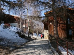 Camping Pas Cher vous présente avec son site Officiel campingpascher.fr, la Résidence VVF Villages - Le Balcon Du Mont Blanc - La Plagne Tarentaise classé 3 étoiles, située sur la commune de Montchavin dans le département Savoie (Rhône Alpes) en France. La résidence VVF Villages - Le Balcon Du Mont Blanc - La Plagne Tarentaise vous propose un hébergement de type appartement de 41 m² pour 8 personnes (télévision). L'établissement vous propose 7 autres types d'hébergements. Découvrez tous nos séjours à petits prix dans la commune et aux alentours de Montchavin du département : Savoie (Rhône Alpes). Piscine chauffée, Piscine extérieure, Animations familiales, Club enfants, Baby-foot, Ping-pong, Piscine, Pétanque, Structure gonflable enfants, Bar, Boulangerie, Bureau de tabac, Plats à emporter, Supermarché, Épicerie,... En savoir plus : cliquez-ICI.