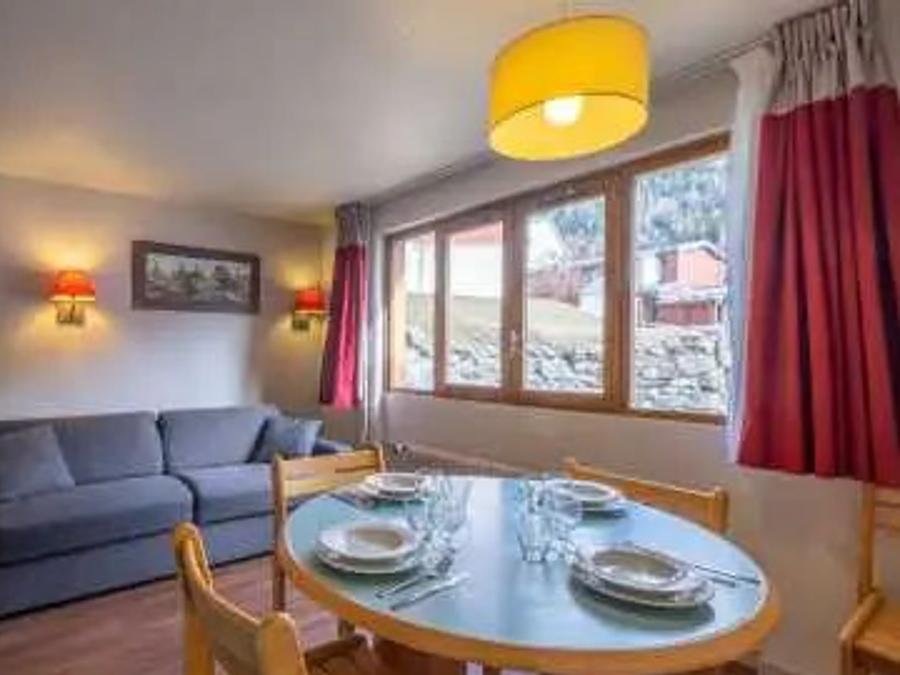 Camping Pas Cher vous présente avec son site Officiel campingpascher.fr, la Résidence VVF Villages - Le Parc De La Vanoise - Lanslevillard classé 3 étoiles, située sur la commune de Val Cenis Lanslevillard dans le département Rhône (Rhône Alpes) en France. La résidence VVF Villages - Le Parc De La Vanoise - Lanslevillard vous propose un hébergement de type appartement de 35 m² pour 7 personnes (télévision). L'établissement vous propose 8 autres types d'hébergements. Découvrez tous nos séjours à petits prix dans la commune et aux alentours de Val Cenis Lanslevillard du département : Rhône (Rhône Alpes). Piscine couverte, Piscine extérieure, Animations familiales, Club ados, Club enfants, Baby-foot, Ping-pong, Piscine, Pétanque, Structure gonflable enfants, Bar, Plats à emporter,... En savoir plus : cliquez-ICI.