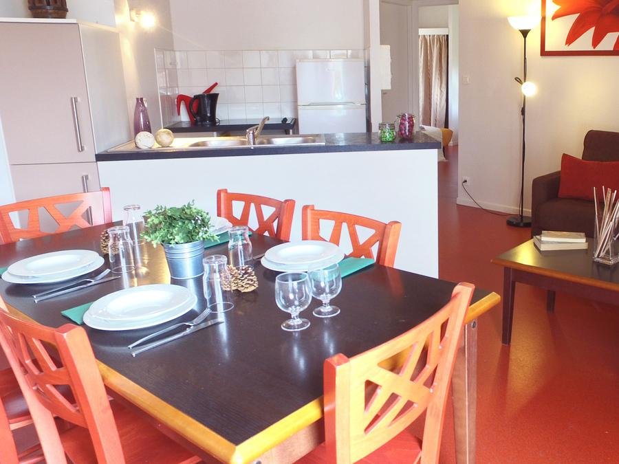 Camping Pas Cher vous présente avec son site Officiel campingpascher.fr, la Résidence VVF Villages - Pays Du Gers - Mauvezin, située sur la commune de Mauvezin dans le département Gers (Midi Pyrénées) en France. La résidence VVF Villages - Pays Du Gers - Mauvezin, vous présente un hébergement de type appartement de 40 m² pour 6 personnes et télévision. La résidence VVF Villages - Pays Du Gers - Mauvezin vous propose du sam. 22 août au sam. 29 août 2026 pour 7 nuits à 595€. Cette location propose 50 dates différentes pour réserver votre séjour. Découvrez également les 19 autres gammes d'hébergements de la résidence. Les Avis clients pour la Résidence VVF Villages - Pays Du Gers - Mauvezin sont excellents avec une note moyenne de 9 sur 10. Piscine chauffée, Piscine extérieure, Animations familiales, Club enfants, Aire de jeux enfants, Centre équestre, Court de tennis, Terrain multisports, Boulangerie, Restaurant, Supermarché, Épicerie,... En savoir plus : cliquez-ICI.