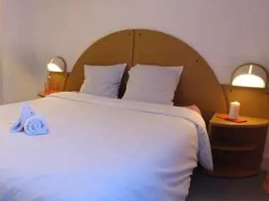 Camping Pas Cher vous présente avec son site Officiel campingpascher.fr, la Résidence VVF Les Liorans Les Monts Du Canal classé 3 étoiles, située sur la commune de Saint-jacques-des-blats dans le département Cantal (Auvergne) en France. La résidence VVF Les Liorans Les Monts Du Canal vous propose un hébergement de type chambre de 40 m² pour 4 personnes (télévision). L'établissement vous propose 8 autres types d'hébergements. Découvrez tous nos séjours à petits prix dans la commune et aux alentours de Saint-jacques-des-blats du département : Cantal (Auvergne). Piscine chauffée, Piscine couverte, Animations familiales, Club ados, Club enfants, Aire de jeux enfants, Baby-foot, Cyclisme, Piscine, Randonnée, Salle de fitness, Bar, Boulangerie, Bureau de tabac, Restaurant, Supermarché, Épicerie,... En savoir plus : cliquez-ICI.