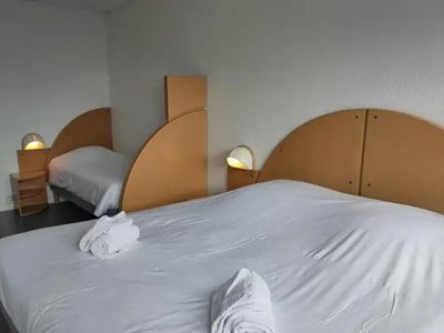 Cliquez pour découvrir toutes les photos de l'HÉBERGEMENT ! chambre - VVF Les Liorans Les Monts Du Canal photo 2