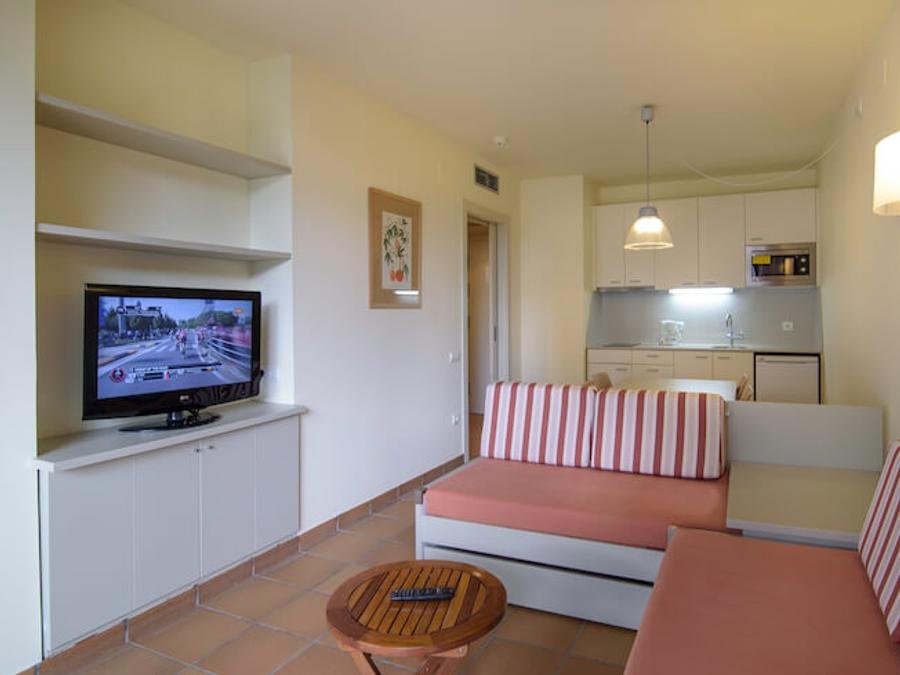 Camping Pas Cher vous présente avec son site Officiel campingpascher.fr, la Résidence Aparthotel Ciutat De Palol classé 4 étoiles, située sur la commune de Platja D'aro dans le département Gérone (Catalogne) en Espagne. La résidence Aparthotel Ciutat De Palol, vous présente un hébergement de type appartement de 40 m² pour 4 personnes avec climatisation et télévision. La résidence Aparthotel Ciutat De Palol vous propose du sam. 26 septembre au sam. 03 octobre 2026, en promotion à -14% pour 7 nuits à 926,60 € au lieu de 1081,0 € soit une Économie de 154,40 €. Cette location propose 10 dates différentes pour réserver votre séjour. Découvrez également les 3 autres gammes d'hébergements de la résidence. Piscine chauffée, Piscine extérieure, Animation enfants, Aire de jeux enfants, Salle de fitness, Terrain multisports, Restaurant,... En savoir plus : cliquez-ICI.