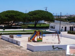 Camping Pas Cher vous présente avec son site Officiel campingpascher.fr, le Camping Orbitur Sagres classé 3 étoiles, situé sur la commune de Sagres dans le département Algarve - Portugal (Algarve) au Portugal. Le camping Orbitur Sagres vous propose un hébergement de type mobil-home de 14 m² pour 1 personne. L'établissement vous propose 2 autres types d'hébergements. Découvrez tous nos séjours à petits prix dans la commune et aux alentours de Sagres du département : Algarve - Portugal (Algarve). Les Avis clients pour le Camping Orbitur Sagres sont de 7 sur 10. Mer, Aire de jeux enfants, Bar, Restaurant, Épicerie,... En savoir plus : cliquez-ICI.