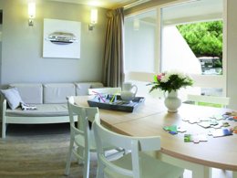 Camping Pas Cher vous présente avec son site Officiel campingpascher.fr, le Village vacances VVF Villages - Ile De Ré Les Dunes - Sainte-Marie-de-Ré classé 3 étoiles, situé sur la commune de Sainte Marie De Ré dans le département Charente-maritime (Poitou Charentes) en France. Le village vacances VVF Villages - Ile De Ré Les Dunes - Sainte-Marie-de-Ré, vous présente un hébergement de type appartement pour 2 personnes et télévision. Le village vacances VVF Villages - Ile De Ré Les Dunes - Sainte-Marie-de-Ré vous propose du lundi 25 mai au lundi 01 juin 2026, en promotion à -14% pour 7 nuits à 583,10 € au lieu de 686,0 € soit une Économie de 102,90 €. Cette location propose 124 dates différentes pour réserver votre séjour. Découvrez également les 5 autres gammes d'hébergements du village vacances. Mer, Club ados, Club enfants, Aire de jeux enfants, Baby-foot, Canoë-kayak, Centre équestre, Ping-pong, Surf, Terrain multisports, Voile, Boulangerie, Épicerie,... En savoir plus : cliquez-ICI.