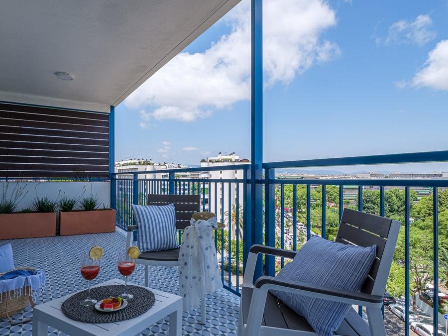 Camping Pas Cher vous présente avec son site Officiel campingpascher.fr, la Résidence Appartements Ancora, située sur la commune de Salou dans le département Tarragone (Catalogne) en Espagne. La résidence Appartements Ancora, vous présente un hébergement de type appartement de 45 m² avec climatisation et télévision. La résidence Appartements Ancora vous propose du jeudi 22 octobre au jeudi 29 octobre 2026 pour 7 nuits à 616.72€. Cette location propose 76 dates différentes pour réserver votre séjour. Découvrez également les 4 autres gammes d'hébergements de la résidence. Les Avis clients pour la Résidence Appartements Ancora sont excellents avec une note moyenne de 9 sur 10. Mer, Piscine extérieure, Bar, Restaurant, Supermarché,... En savoir plus : cliquez-ICI.