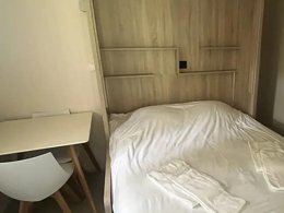 Camping Pas Cher vous présente avec son site Officiel campingpascher.fr, le Village vacances VVF Villages - Coeur De Cantal - Vendes classé 3 étoiles, situé sur la commune de Bassignac dans le département Cantal (Auvergne) en France. Le village vacances VVF Villages - Coeur De Cantal - Vendes, vous présente un hébergement de type chalet de 25 m². Le village vacances VVF Villages - Coeur De Cantal - Vendes vous propose du dimanche 10 mai au dimanche 17 mai 2026, en promotion à -15% pour 7 nuits à 309,40 € au lieu de 364,0 € soit une Économie de 54,60 €. Cette location propose 65 dates différentes pour réserver votre séjour. Découvrez également les 5 autres gammes d'hébergements du village vacances. Les Avis clients pour le Village vacances VVF Villages - Coeur De Cantal - Vendes sont excellents avec une note moyenne de 8 sur 10. Piscine chauffée, Piscine extérieure, Club ados, Club enfants, Canoë-kayak, Ping-pong, Pétanque, Randonnée, Structure gonflable enfants, Terrain de badminton, Terrain de basketball, Bar, Restaurant,... En savoir plus : cliquez-ICI.