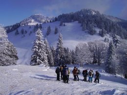 Camping Pas Cher vous présente avec son site Officiel campingpascher.fr, le Village vacances VVF Villages - Jura Les Rousses - Prémanon classé 3 étoiles, situé sur la commune de Premanon dans le département Jura (Franche Comté) en France. Le village vacances VVF Villages - Jura Les Rousses - Prémanon, vous présente un hébergement de type appartement de 36 m² pour 1 personne et télévision. Le village vacances VVF Villages - Jura Les Rousses - Prémanon vous propose du sam. 16 mai au sam. 23 mai 2026, en promotion à -14% pour 7 nuits à 380,80 € au lieu de 448,0 € soit une Économie de 67,20 €. Cette location propose 60 dates différentes pour réserver votre séjour. Découvrez également les 3 autres gammes d'hébergements du village vacances. Piscine chauffée, Piscine couverte, Club ados, Club enfants, Baby-foot, Canoë-kayak, Golf, Ping-pong, Pétanque, Randonnée, Structure gonflable enfants, Terrain multisports, Bar, Boulangerie, Plats à emporter, Restaurant, Supermarché, Épicerie,... En savoir plus : cliquez-ICI.