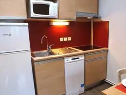 Camping Pas Cher vous présente avec son site Officiel campingpascher.fr, le Village vacances VVF Villages - L'Aure Pyrénéen - Saint-Lary-Soulan classé 3 étoiles, situé sur la commune de Saint Lary Soulan dans le département Hautes-pyrénées (Midi Pyrénées) en France. Le village vacances VVF Villages - L'Aure Pyrénéen - Saint-Lary-Soulan, vous présente un hébergement de type appartement de 30 m² pour 2 personnes et télévision. Le village vacances VVF Villages - L'Aure Pyrénéen - Saint-Lary-Soulan vous propose du sam. 13 juin au sam. 20 juin 2026, en promotion à -14% pour 7 nuits à 380,80 € au lieu de 448,0 € soit une Économie de 67,20 €. Cette location propose 121 dates différentes pour réserver votre séjour. Découvrez également les 5 autres gammes d'hébergements du village vacances. Les Avis clients pour le Village vacances VVF Villages - L'Aure Pyrénéen - Saint-Lary-Soulan sont de 7 sur 10. Piscine extérieure, Club ados, Club enfants, Aire de jeux enfants, Baby-foot, Ping-pong, Pétanque, Bar, Boulangerie, Restaurant, Supermarché, Épicerie,... En savoir plus : cliquez-ICI.