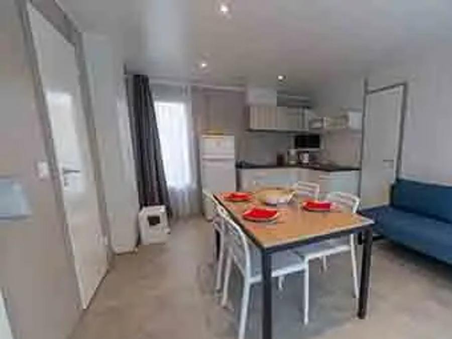 Camping Pas Cher vous présente avec son site Officiel campingpascher.fr, le Village vacances VVF Villages - La Côte Normande - Veules-les-Roses classé 3 étoiles, situé sur la commune de Veules Les Roses dans le département Seine-maritime (Haute Normandie) en France. Le village vacances VVF Villages - La Côte Normande - Veules-les-Roses, vous présente un hébergement de type chalet de 46 m² et télévision. Le village vacances VVF Villages - La Côte Normande - Veules-les-Roses vous propose du dimanche 27 septembre au dimanche 04 octobre 2026 pour 7 nuits à 511€. Cette location propose 61 dates différentes pour réserver votre séjour. Découvrez également les 7 autres gammes d'hébergements du village vacances. Les Avis clients pour le Village vacances VVF Villages - La Côte Normande - Veules-les-Roses sont excellents avec une note moyenne de 8 sur 10. Mer, Piscine chauffée, Piscine couverte, Club ados, Club enfants, Baby-foot, Ping-pong, Pétanque, Structure gonflable enfants, Terrain de basketball, Terrain de football, Terrain de volley-ball,... En savoir plus : cliquez-ICI.