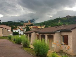 Camping Pas Cher vous présente avec son site Officiel campingpascher.fr, le Village vacances VVF Villages - Le Fort Des Pyrénées - Prats De Mollo La Preste classé 3 étoiles, situé sur la commune de Prats De Mollo La Preste dans le département Pyrénées-orientales (Languedoc Roussillon) en France. Le village vacances VVF Villages - Le Fort Des Pyrénées - Prats De Mollo La Preste, vous présente un hébergement de type appartement de 30 m² et télévision. Le village vacances VVF Villages - Le Fort Des Pyrénées - Prats De Mollo La Preste vous propose du sam. 06 juin au sam. 13 juin 2026, en promotion à -15% pour 7 nuits à 267,75 € au lieu de 315,0 € soit une Économie de 47,25 €. Cette location propose 216 dates différentes pour réserver votre séjour. Découvrez également les 8 autres gammes d'hébergements du village vacances. Les Avis clients pour le Village vacances VVF Villages - Le Fort Des Pyrénées - Prats De Mollo La Preste sont excellents avec une note moyenne de 8 sur 10. Piscine chauffée, Piscine extérieure, Club ados, Club enfants, Aire de jeux enfants, Baby-foot, Ping-pong, Pétanque, Terrain de badminton, Terrain de basketball, Terrain de football, Terrain de volley-ball, Boulangerie, Bureau de tabac, Restaurant, Supermarché, Épicerie,... En savoir plus : cliquez-ICI.