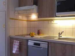 Camping Pas Cher vous présente avec son site Officiel campingpascher.fr, le Village vacances VVF Villages - Le Fort Des Pyrénées - Prats De Mollo La Preste classé 3 étoiles, situé sur la commune de Prats De Mollo La Preste dans le département Pyrénées-orientales (Languedoc Roussillon) en France. Le village vacances VVF Villages - Le Fort Des Pyrénées - Prats De Mollo La Preste, vous présente un hébergement de type appartement de 38 m² et télévision. Le village vacances VVF Villages - Le Fort Des Pyrénées - Prats De Mollo La Preste vous propose du sam. 06 juin au sam. 13 juin 2026, en promotion à -15% pour 7 nuits à 339,15 € au lieu de 399,0 € soit une Économie de 59,85 €. Cette location propose 162 dates différentes pour réserver votre séjour. Découvrez également les 8 autres gammes d'hébergements du village vacances. Les Avis clients pour le Village vacances VVF Villages - Le Fort Des Pyrénées - Prats De Mollo La Preste sont excellents avec une note moyenne de 8 sur 10. Piscine chauffée, Piscine extérieure, Club ados, Club enfants, Aire de jeux enfants, Baby-foot, Ping-pong, Pétanque, Terrain de badminton, Terrain de basketball, Terrain de football, Terrain de volley-ball, Boulangerie, Bureau de tabac, Restaurant, Supermarché, Épicerie,... En savoir plus : cliquez-ICI.