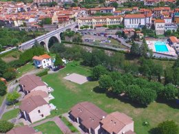 Camping Pas Cher vous présente avec son site Officiel campingpascher.fr, le Village vacances VVF Villages - Le Fort Des Pyrénées - Prats De Mollo La Preste classé 3 étoiles, situé sur la commune de Prats De Mollo La Preste dans le département Pyrénées-orientales (Languedoc Roussillon) en France. Le village vacances VVF Villages - Le Fort Des Pyrénées - Prats De Mollo La Preste, vous présente un hébergement de type appartement de 30 m² pour 2 personnes et télévision. Le village vacances VVF Villages - Le Fort Des Pyrénées - Prats De Mollo La Preste vous propose du sam. 06 juin au sam. 13 juin 2026, en promotion à -15% pour 7 nuits à 309,40 € au lieu de 364,0 € soit une Économie de 54,60 €. Cette location propose 216 dates différentes pour réserver votre séjour. Découvrez également les 8 autres gammes d'hébergements du village vacances. Les Avis clients pour le Village vacances VVF Villages - Le Fort Des Pyrénées - Prats De Mollo La Preste sont excellents avec une note moyenne de 8 sur 10. Piscine chauffée, Piscine extérieure, Club ados, Club enfants, Aire de jeux enfants, Baby-foot, Ping-pong, Pétanque, Terrain de badminton, Terrain de basketball, Terrain de football, Terrain de volley-ball, Boulangerie, Bureau de tabac, Restaurant, Supermarché, Épicerie,... En savoir plus : cliquez-ICI.