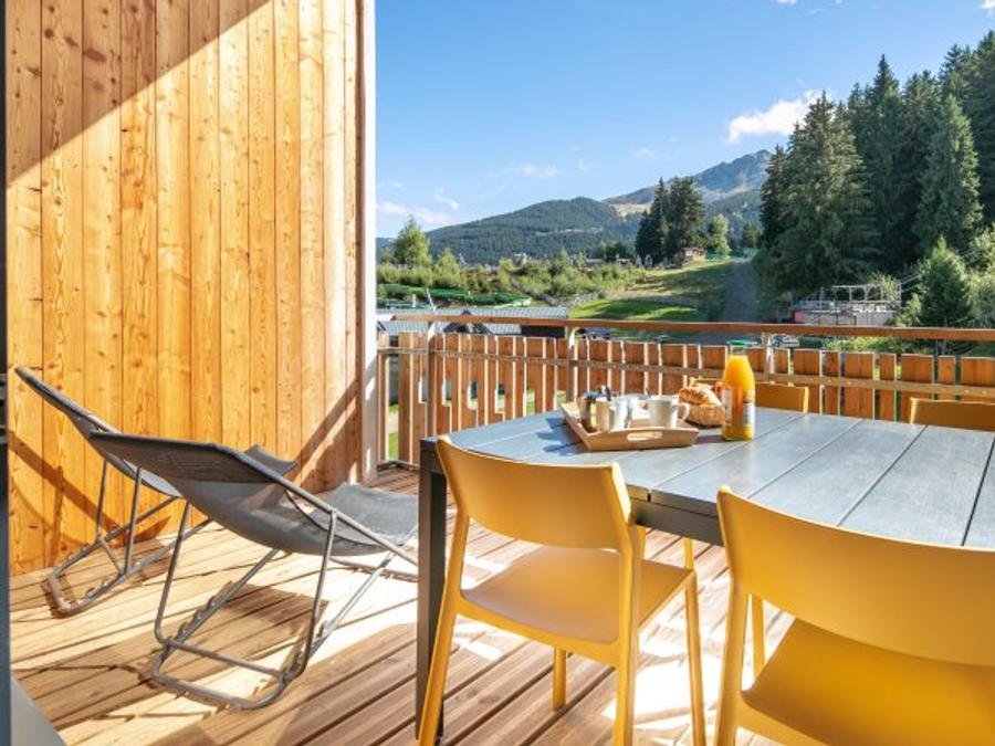 Camping Pas Cher vous présente avec son site Officiel campingpascher.fr, le Village vacances VVF Villages - Le Massif De Belledonne - Les-Sept-Laux classé 3 étoiles, situé sur la commune de Les Adrets dans le département Isère (Rhône Alpes) en France. Le village vacances VVF Villages - Le Massif De Belledonne - Les-Sept-Laux, vous présente un hébergement de type appartement de 40 m² pour 2 personnes et télévision. Le village vacances VVF Villages - Le Massif De Belledonne - Les-Sept-Laux vous propose du jeudi 18 mars au jeudi 25 mars 2027, en promotion à -10% pour 7 nuits à 537,30 € au lieu de 597,0 € soit une Économie de 59,70 €. Cette location propose 27 dates différentes pour réserver votre séjour. Découvrez également les 5 autres gammes d'hébergements du village vacances. Animations familiales, Club ados, Club enfants, Baby-foot, Court de tennis, Ping-pong, Piscine, Randonnée, Tir à l’arc, Restaurant, Supermarché, Épicerie,... En savoir plus : cliquez-ICI.