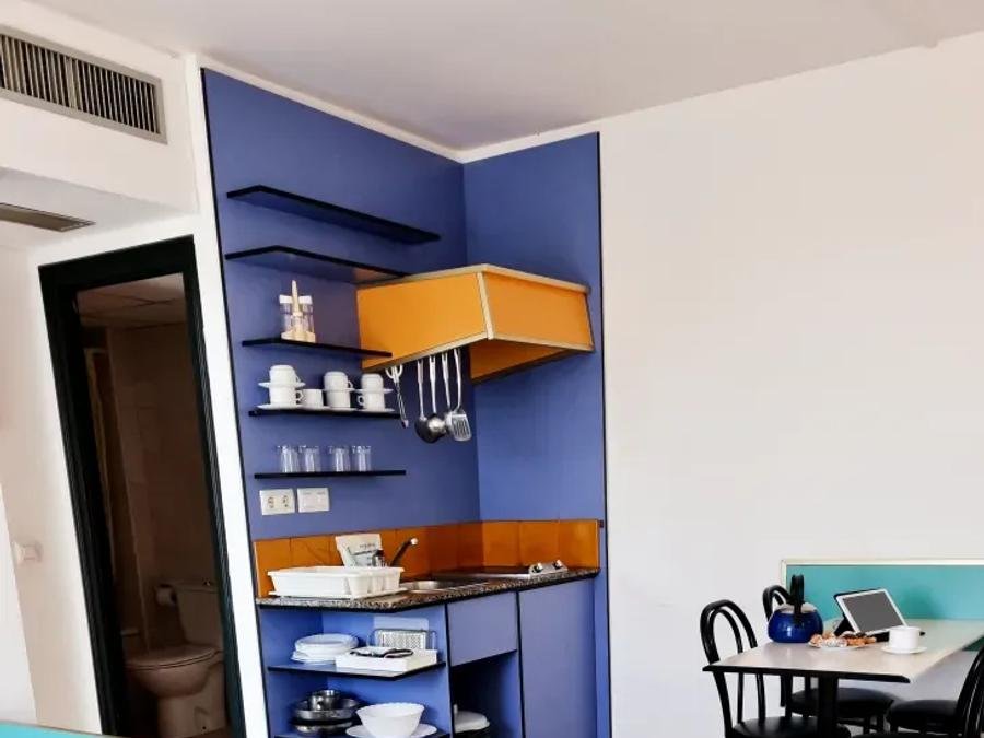 Camping Pas Cher vous présente avec son site Officiel campingpascher.fr, la Résidence Apartamentos Lloret Sun classé 2 étoiles, située sur la commune de Lloret Del Mar dans le département Gérone (Catalogne) en Espagne. La résidence Apartamentos Lloret Sun, vous présente un hébergement de type studio de 18 m² pour 2 personnes avec climatisation et télévision. La résidence Apartamentos Lloret Sun vous propose du dimanche 27 septembre au dimanche 04 octobre 2026 pour 7 nuits à 346€. Cette location propose 15 dates différentes pour réserver votre séjour. Découvrez également les 2 autres gammes d'hébergements de la résidence. Aire de jeux enfants, Centre équestre, Sports nautiques, Boulangerie, Pizzeria, Restaurant, Snack/Bar, Station-service, Supermarché,... En savoir plus : cliquez-ICI.