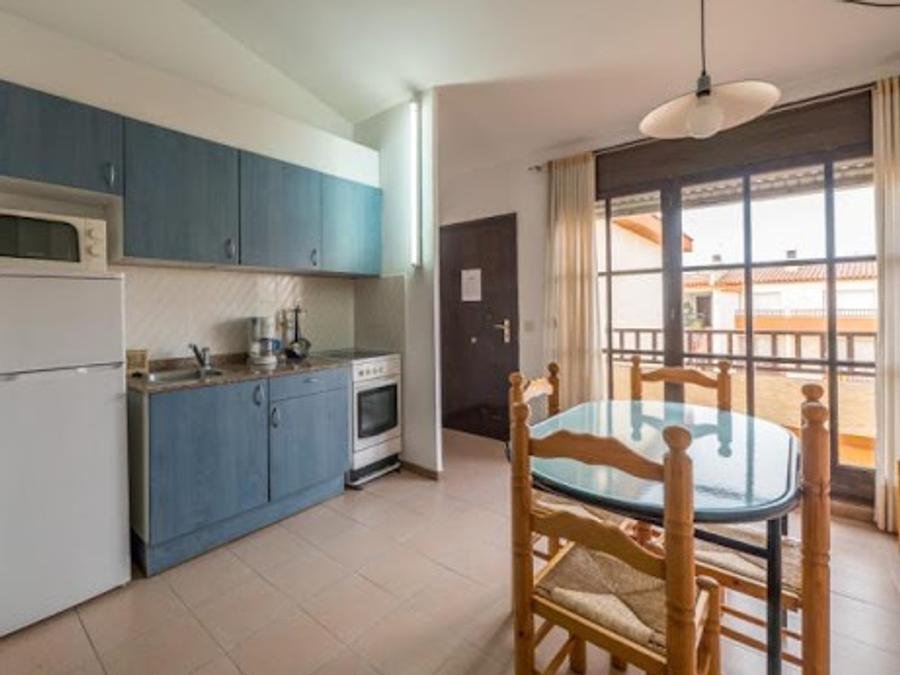 Camping Pas Cher vous présente avec son site Officiel campingpascher.fr, la Résidence Appartements Ducado, située sur la commune de L'escala dans le département Gérone (Catalogne) en Espagne. La résidence Appartements Ducado, vous présente un hébergement de type appartement. La résidence Appartements Ducado vous propose du sam. 19 septembre au sam. 26 septembre 2026 pour 7 nuits à 464€. Cette location propose 16 dates différentes pour réserver votre séjour. Découvrez également les 1 autres gammes d'hébergements de la résidence. Piscine extérieure, Aire de jeux enfants, Jet-ski, Location de bateaux, Randonnée, Sports nautiques, Boulangerie, Restaurant, Épicerie,... En savoir plus : cliquez-ICI.