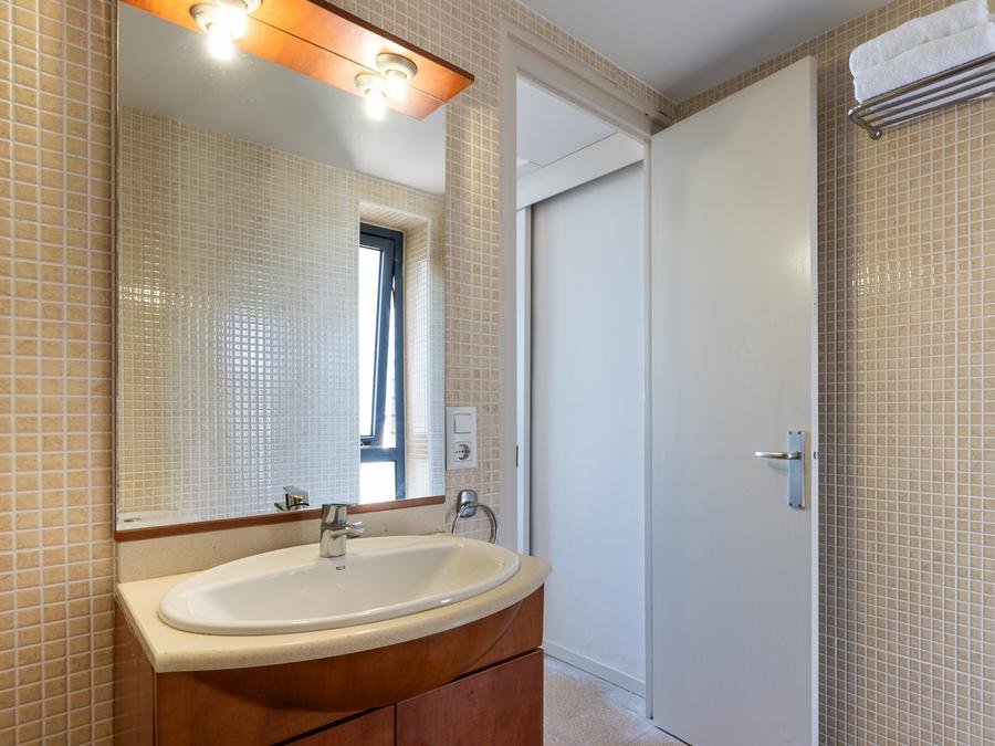 Camping Pas Cher vous présente avec son site Officiel campingpascher.fr, la Résidence Comtat Sant Jordi Appart'hôtel classé 3 étoiles, située sur la commune de Platja D'aro dans le département Gérone (Catalogne) en Espagne. La résidence Comtat Sant Jordi Appart'hôtel, vous présente un hébergement de type appartement avec climatisation et télévision. La résidence Comtat Sant Jordi Appart'hôtel vous propose du sam. 26 septembre au sam. 03 octobre 2026, en promotion à -15% pour 7 nuits à 870 € au lieu de 1024,0 € soit une Économie de 154 €. Cette location propose 5 dates différentes pour réserver votre séjour. Découvrez également les 11 autres gammes d'hébergements de la résidence. Piscine extérieure, Animation enfants, Animations familiales, Aire de jeux enfants, Surf, Trampoline, Restaurant, Supermarché,... En savoir plus : cliquez-ICI.
