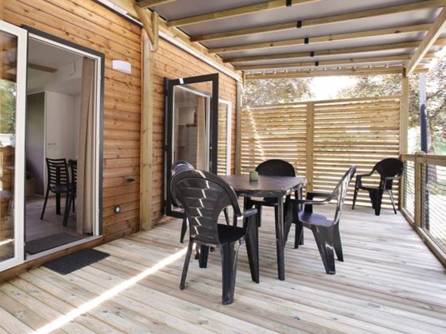 Camping Pas Cher vous présente avec son site Officiel campingpascher.fr, le Camping Le Florenville classé 3 étoiles, situé sur la commune de Florenville dans le département Luxembourg (Wallonie) en Belgique. Le camping Le Florenville vous propose un hébergement de type mobil-home de 30 m² (télévision). L'établissement vous propose 6 autres types d'hébergements. Découvrez tous nos séjours à petits prix dans la commune et aux alentours de Florenville du département : Luxembourg (Wallonie). Les Avis clients pour le Camping Le Florenville sont excellents avec une note moyenne de 8 sur 10. Rivière, Piscine chauffée, Piscine extérieure, Animation enfants, Animations familiales, Aire de jeux enfants, Baby-foot, Canoë-kayak, Centre équestre, Court de tennis, Cyclisme, Golf, Ping-pong, Piscine, Pétanque, Randonnée, Terrain de volley-ball, Terrain multisports, Bar, Dépôt de pain, Restaurant, Snack/Bar, Supermarché, Épicerie,... En savoir plus : cliquez-ICI.