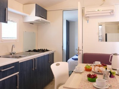 Cliquez pour découvrir toutes les photos de l'HÉBERGEMENT ! mobil-home - Karavomilos Beach photo 3