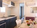 Cliquez pour découvrir toutes les photos de l'HÉBERGEMENT ! mobil-home - camping Karavomilos Beach photo 3