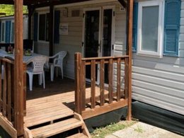 Camping Pas Cher vous présente avec son site Officiel campingpascher.fr, le Camping Karavomilos Beach, situé sur la commune de Sami dans le département îles Ioniennes (Grece) en Grece. Le camping Karavomilos Beach, vous présente un hébergement de type mobil-home de 32 m² pour 6 personnes avec climatisation. Le camping Karavomilos Beach vous proposeun séjour PAS CHER avec une REMISEdu sam. 19 septembre au sam. 26 septembre 2026, en promotion à -42% pour 7 nuits à 220 € au lieu de 385,0 € soit une Économie de 165 €. Cette location propose 18 dates différentes pour réserver votre séjour. Découvrez également les 2 autres gammes d'hébergements du camping. Mer, Piscine extérieure, Aire de jeux enfants, Terrain de volley-ball, Bar, Dépôt de pain, Restaurant, Supermarché,... En savoir plus : cliquez-ICI.